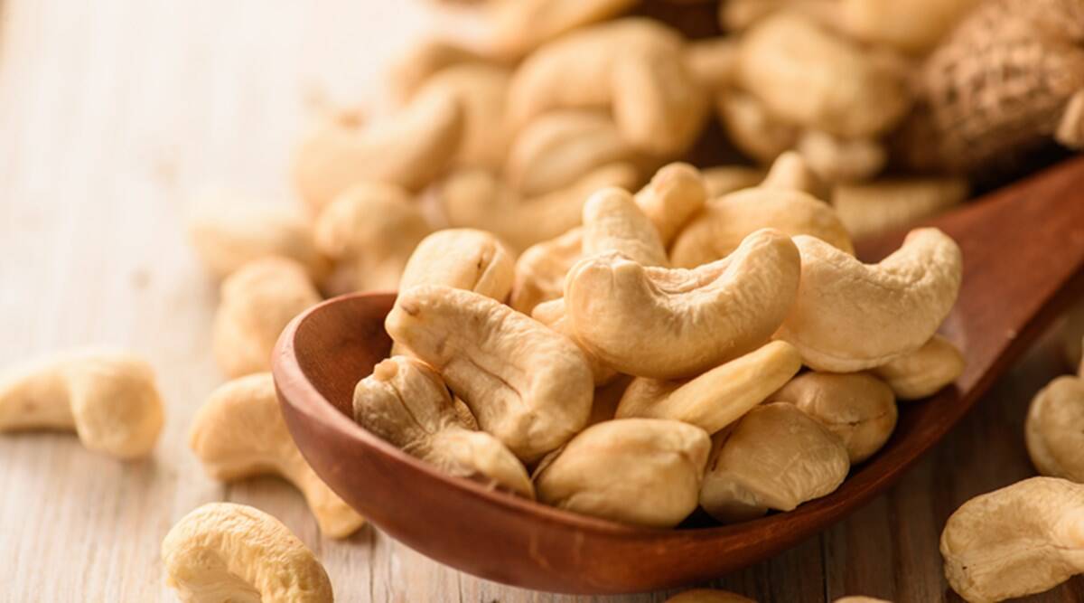 Organic Raw Cashew Nuts <200 GRAMS>